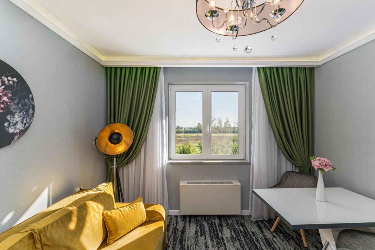 Stejarii Resort Ineu  Eksteriør billede