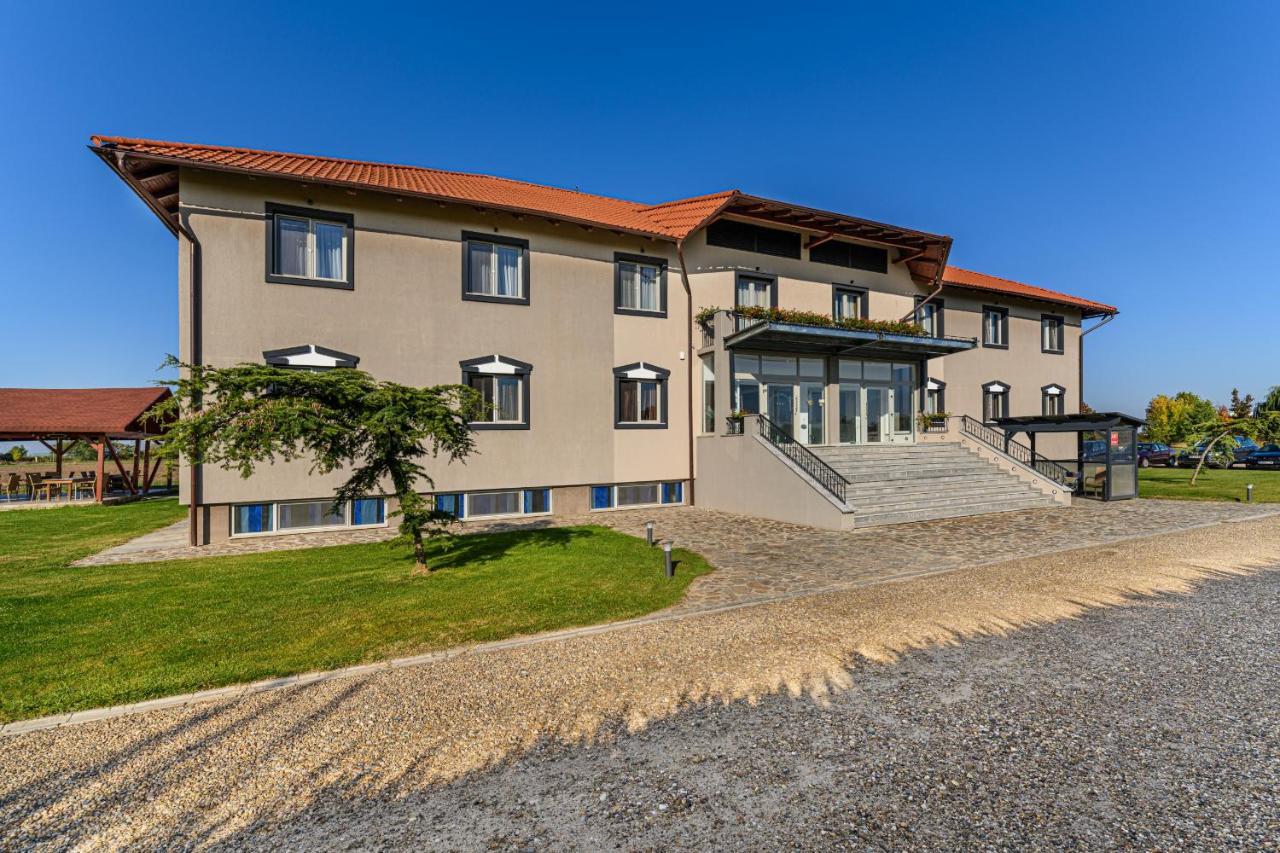 Stejarii Resort Ineu  Eksteriør billede