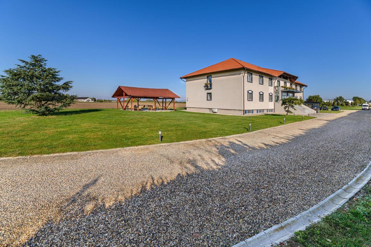 Stejarii Resort Ineu  Eksteriør billede
